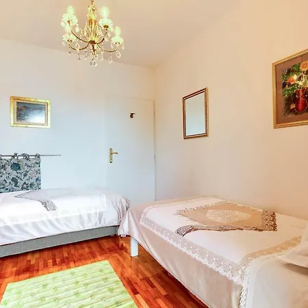 Apartamento Rogoznica 10000a